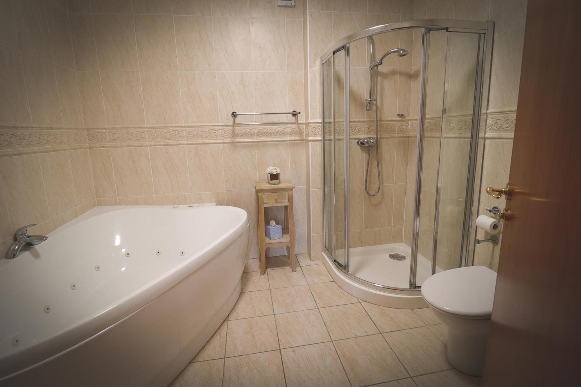 O'Neill Arms Hotel Toome Экстерьер фото